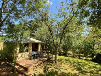 Mietunterkunft - Bungalow Mit Zeltdach, 16 M², 2 Schlafzimmer – Anreise Samstags Im Juli Und August - Camping L'Offrerie