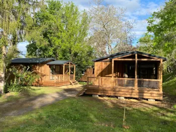 Mietunterkunft - Chalet Médiéval - Clim - 37 M² Avec Terrasse Semi-Couverte - 2 Chambres - Camping Ushuaïa Villages les Pialades