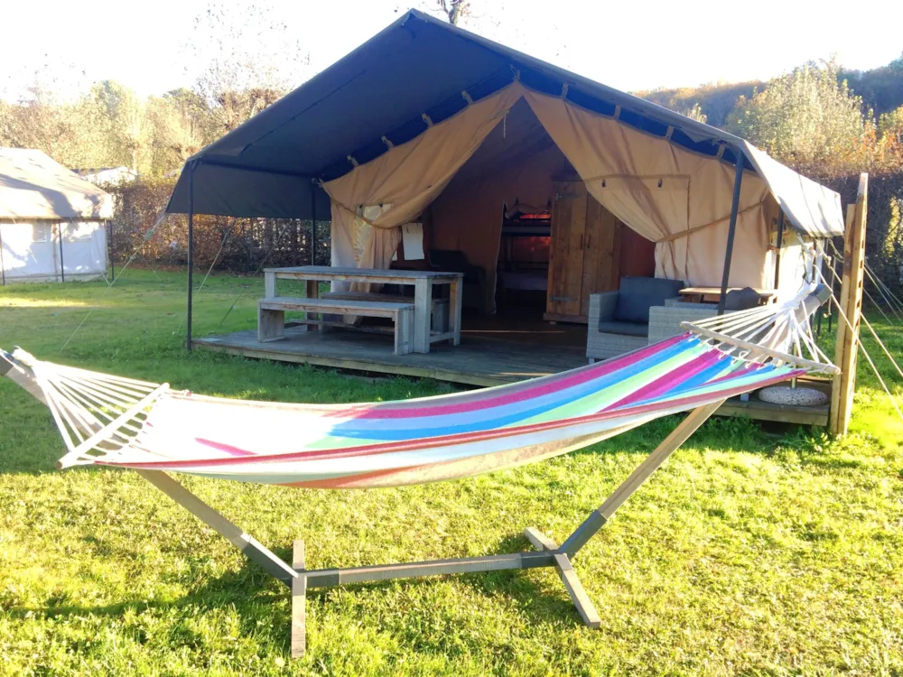 Mietunterkunft - Zelt Safari 35M² - Camping Le Pont de Mazerat