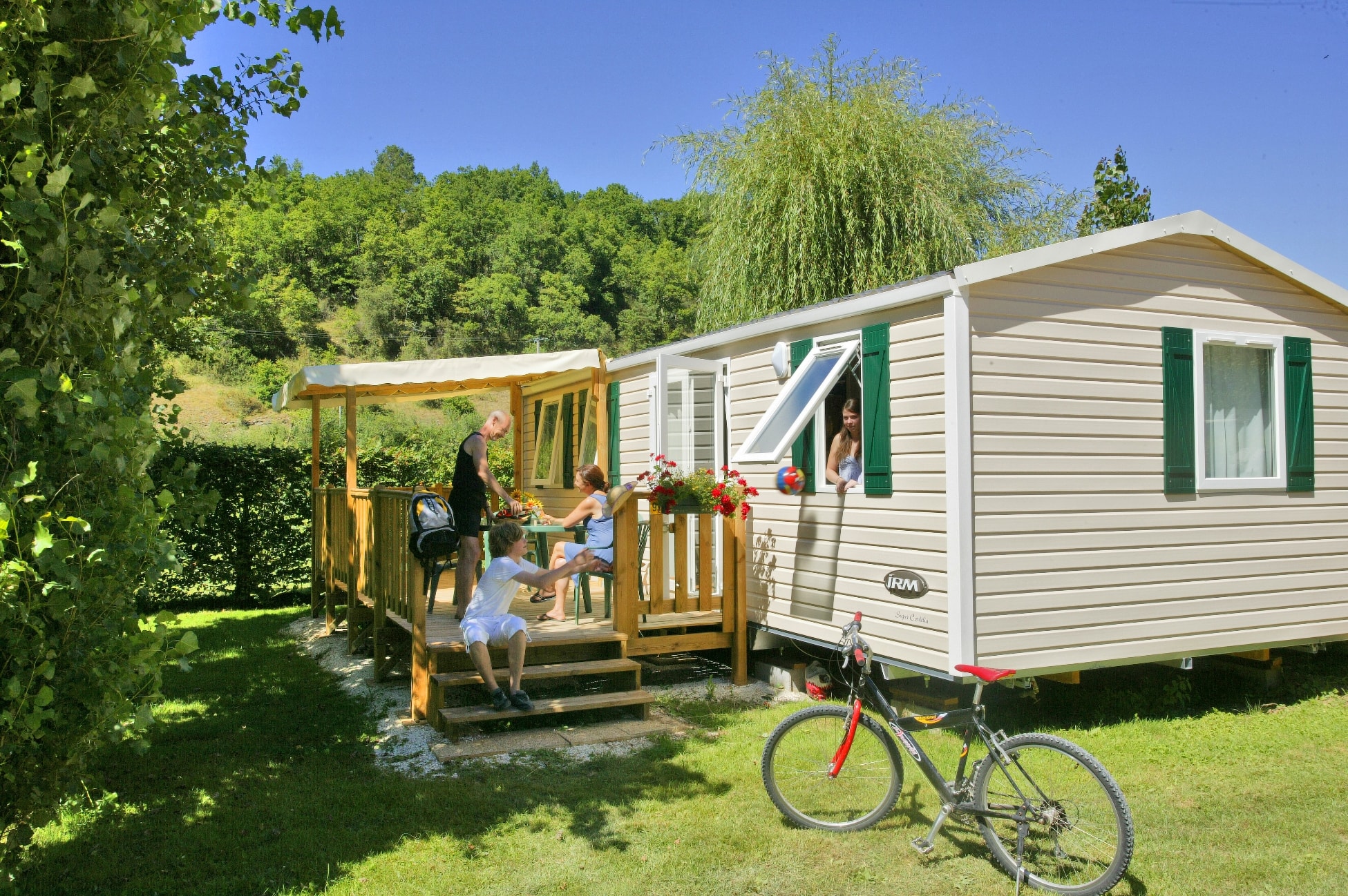 Camping Le Pont de Mazerat — Photo 4
