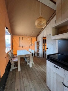NEW 2023 Lodge Safari: a glamping-style tent with bathroom facilities and a large terrace