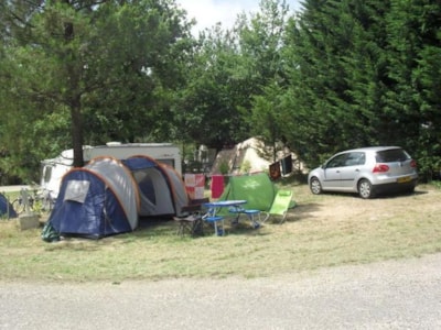 Nature site with 6 A electricity included - 80 to 100 m² for tents, vans, and caravans