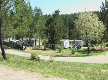 Stellplatz - Pitch  Tribu Xxl 200 M² - Electricity 16 A Included - Domaine de l'Etang de Bazange | Sites et Paysages 