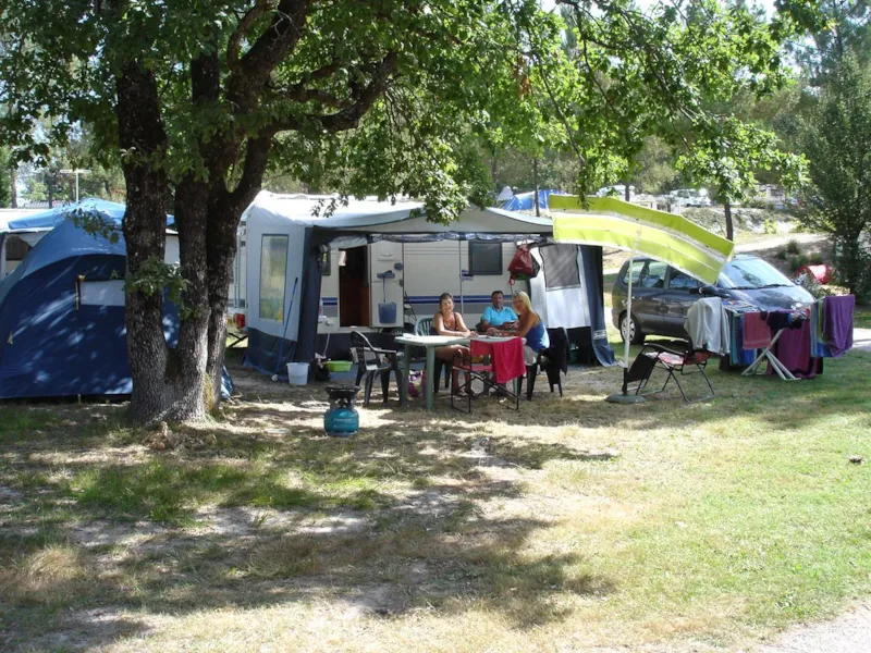 Emplacement Xl Grand Confort  Électricité 16 A Inclus - 100 À 120 M² - Eau Et Évacuation Eaux Usées