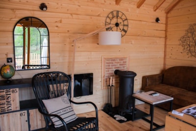 Unusual Premium Castle Cabin with 3 bedrooms, large 50m² deck terrace, TV, dishwasher