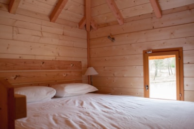 Unusual Premium Castle Cabin with 3 bedrooms, large 50m² deck terrace, TV, dishwasher