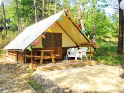 Privilege Trapper Cabin with 3 bedrooms (bathroom, mezzanine, kitchenette with fridge-freezer, etc.)