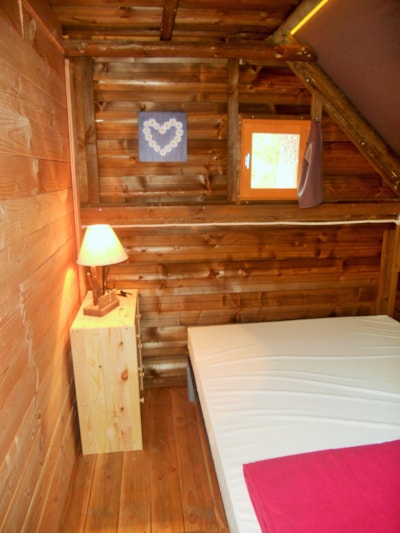 Privilege Trapper Cabin with 3 bedrooms (bathroom, mezzanine, kitchenette with fridge-freezer, etc.)