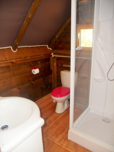 Privilege Trapper Cabin with 3 bedrooms (bathroom, mezzanine, kitchenette with fridge-freezer, etc.)