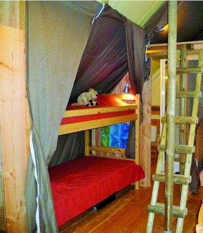 Privilege Trapper Cabin with 3 bedrooms (bathroom, mezzanine, kitchenette with fridge-freezer, etc.)