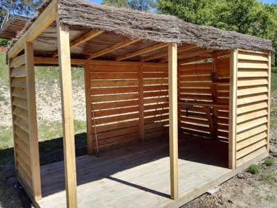 XL Glamping pitch with summer kitchen - 10 A electricity included + pergola terrace - 150 m²