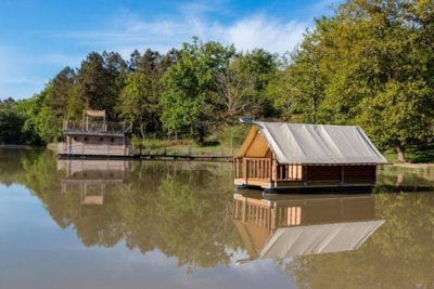Unusual floating tent cabin in natural surroundings - Access by boat