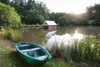 Unusual floating tent cabin in natural surroundings - Access by boat