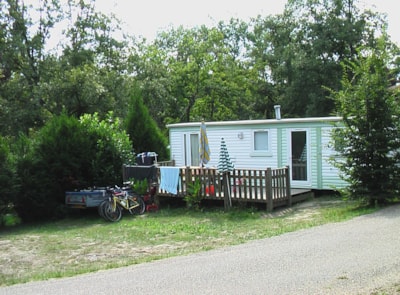Eco-friendly mobile home with flat roof on a large plot - Near the pond