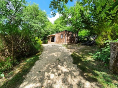 Premium Lodge cottage with lake view, TV, air conditioning, covered terrace