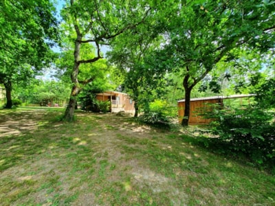 Premium Lodge cottage with lake view, TV, air conditioning, covered terrace