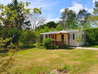 Privilege Sauvignon Cottage with 3 bedrooms - TV, air conditioning, and covered terrace
