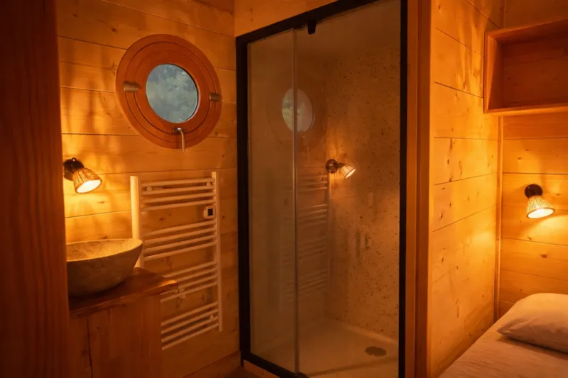 New 2026 ! Cabane Aqualodge Nature© Premium, Climatisation, Tv, 2 Sdb, Terrasse 40 M² Sur L'eau