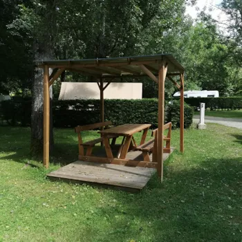 Stellplatz - Spécial "Rando&Cyclo" 1 À 6 Personnes Avec Électricité - Camping L'Agrion Bleu