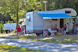 Kampeerplaats(en) - Standplaats Voor Camper - Camping Orphéo-négro