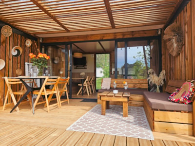 Premium 2-bedroom, 2-bathroom chalet facing the pond