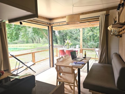 Premium chalet with double exposure facing the pond