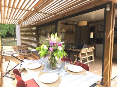 Premium chalet with double exposure facing the pond
