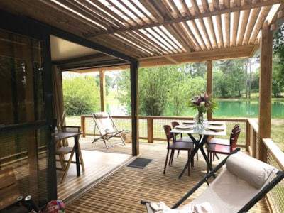 Premium chalet with double exposure facing the pond