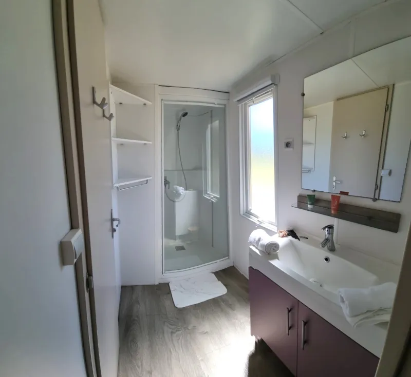 Mobil Home Premium Face À L' Étang