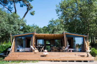 Premium 2-bedroom, 2-bathroom chalet facing the pond