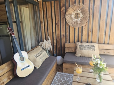 Premium 2-bedroom, 2-bathroom chalet facing the pond