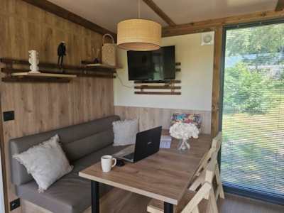 Premium 2-bedroom, 2-bathroom chalet facing the pond