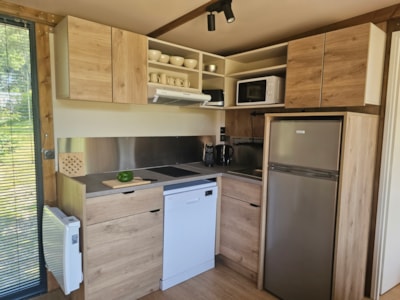 Premium 2-bedroom, 2-bathroom chalet facing the pond