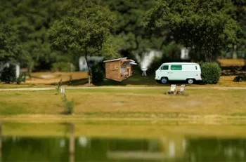 Stellplatz - Vip-Standort Mit Blick Auf Den Teich, Mit Eigenem Bad Und Eigener Küche - Gaia Ecolodge
