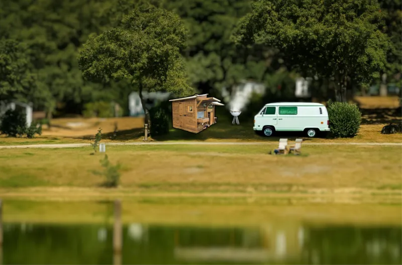 Emplacement Vip Face A L 'Etang Avec Salle De Bain Et Cuisine Privative