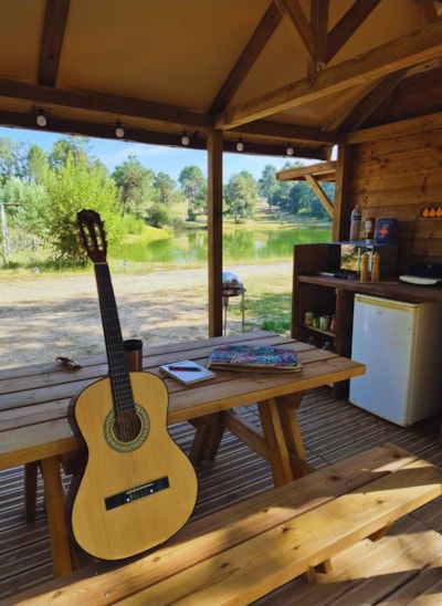 VIP LOCATION FACING THE LAKE WITH PRIVATE BATHROOM AND KITCHEN