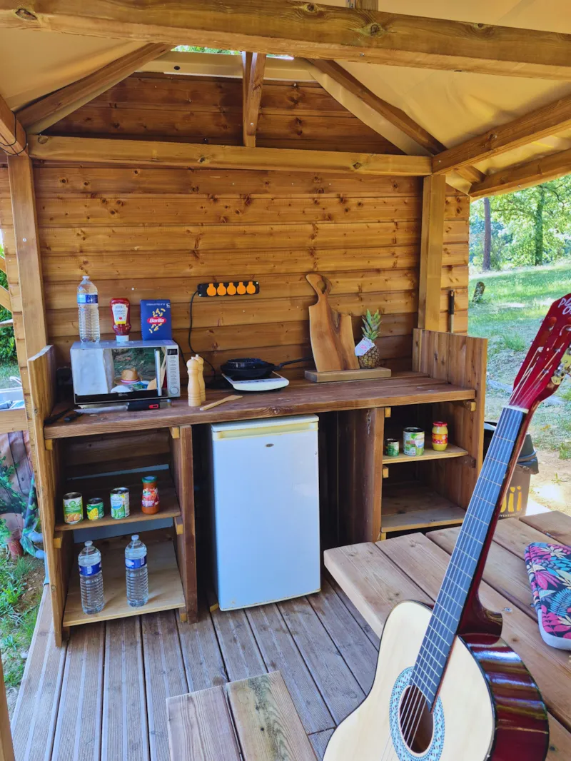 Emplacement Vip Face A L 'Etang Avec Salle De Bain Et Cuisine Privative