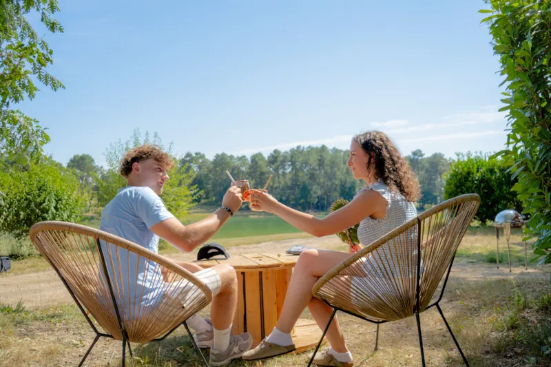 Emplacement Vip Face A L 'Etang Avec Salle De Bain Et Cuisine Privative