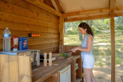 VIP LOCATION FACING THE LAKE WITH PRIVATE BATHROOM AND KITCHEN