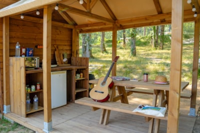 VIP LOCATION FACING THE LAKE WITH PRIVATE BATHROOM AND KITCHEN