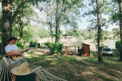 VIP LOCATION FACING THE LAKE WITH PRIVATE BATHROOM AND KITCHEN