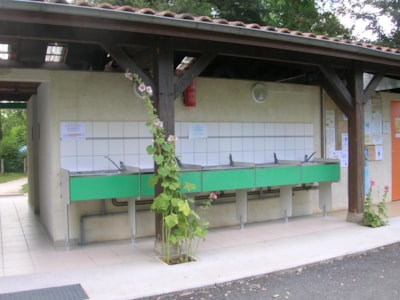 Simple package (1 person + 1 pitch + 1 bicycle or 1 car)