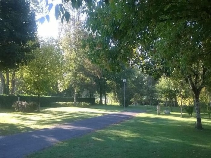 Forfait Simple (1 Personne, 1 Emplacement, 1 Vélo Ou 1 Voiture)