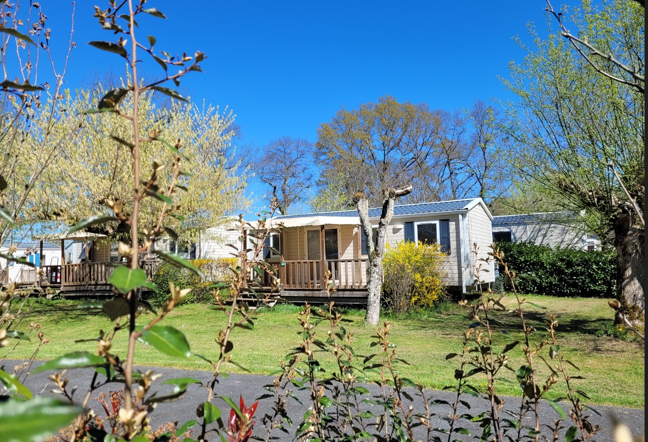 Accommodation - Mobil-Home Trio+ 39M² (3 Bedrooms) - Camping Le Plein Air Neuvicois