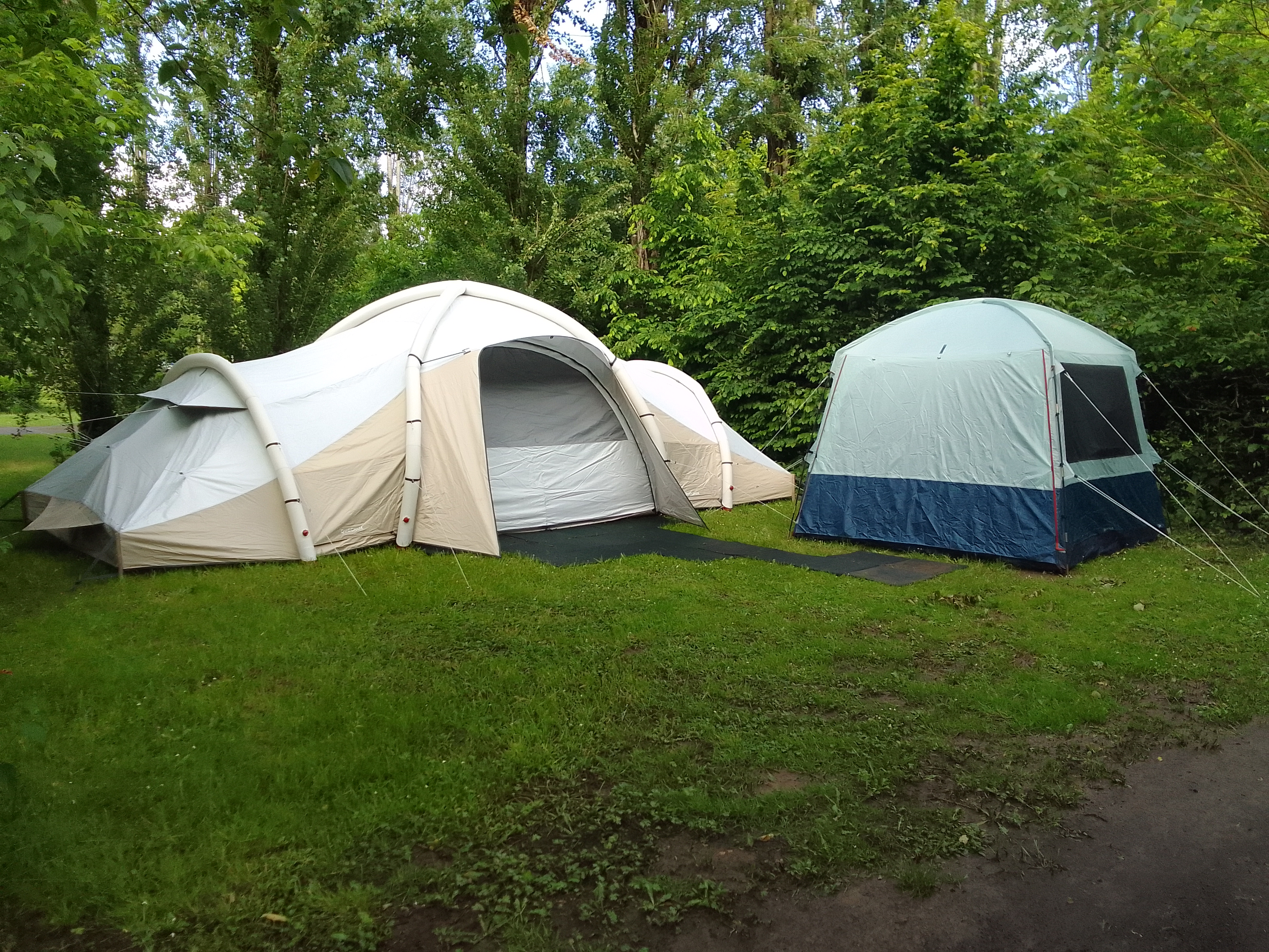 Accommodation - Equipped Tent 3 Bedrooms, 4 People, Electricity - Camping Le Plein Air Neuvicois