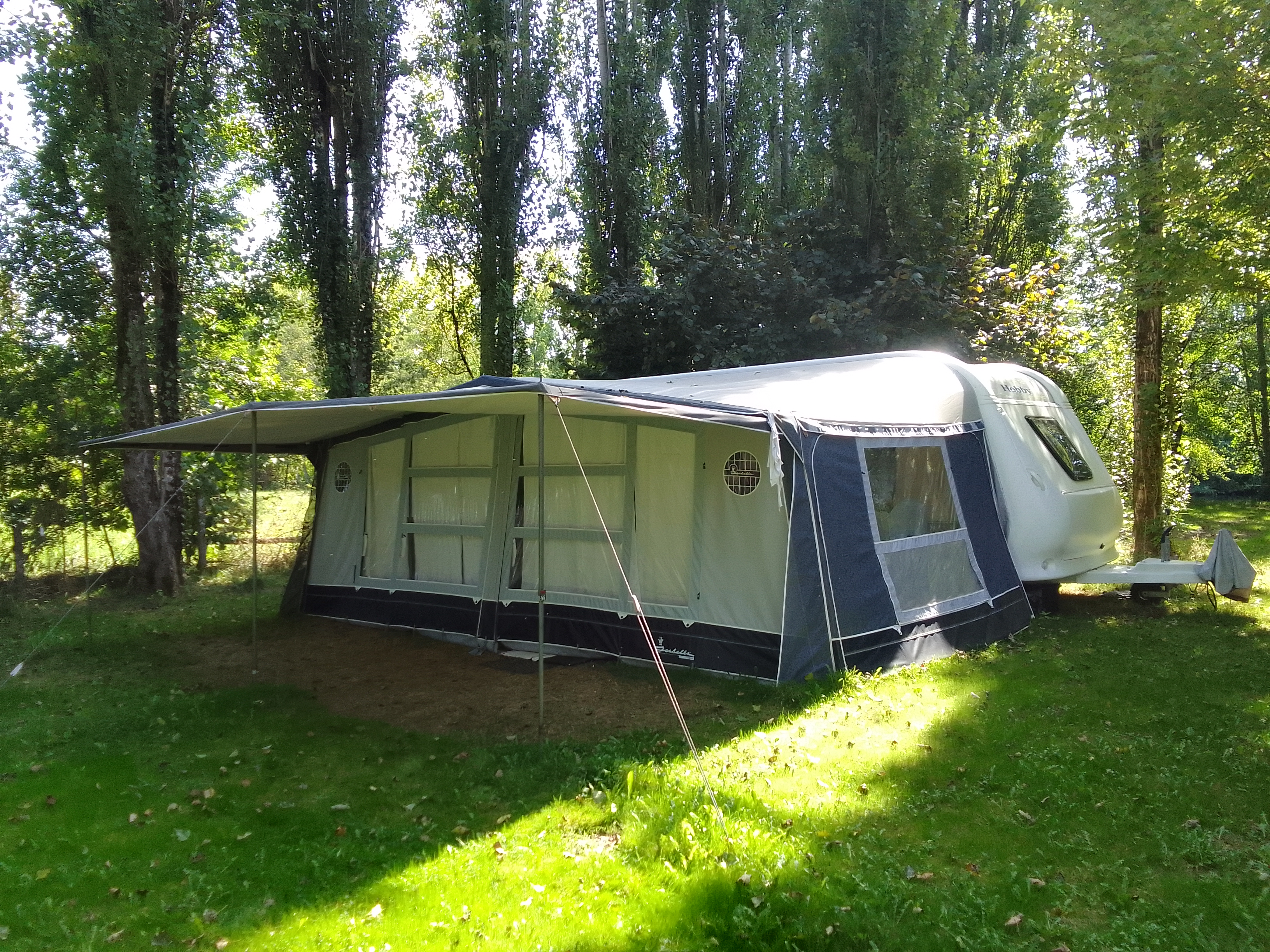 Accommodation - Caravane Marhi 1 Bedroom - Camping Le Plein Air Neuvicois