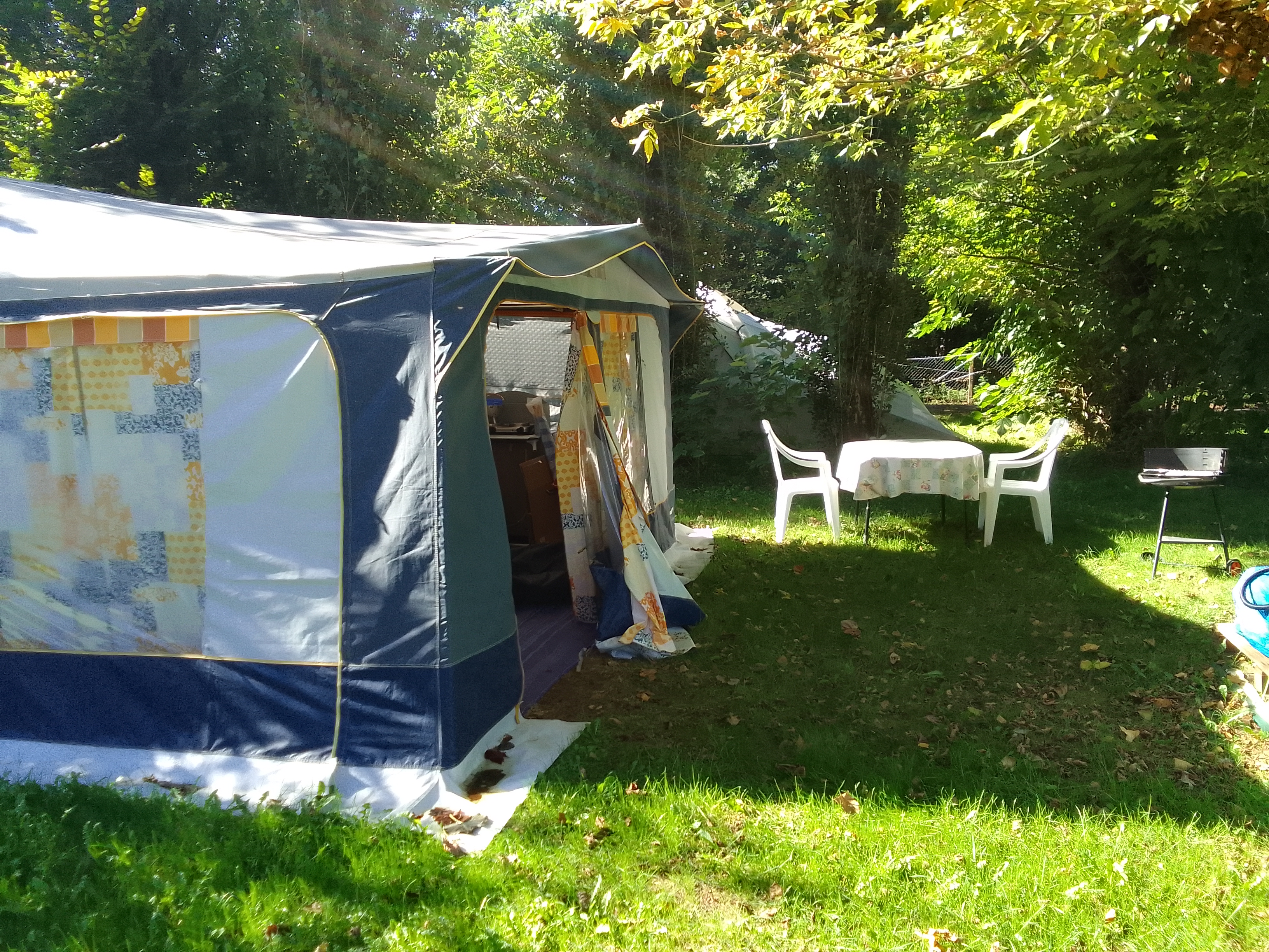 Accommodation - Caravane Gwen 2 Bedrooms - Camping Le Plein Air Neuvicois