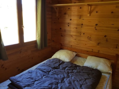 Nature Chalet – simplicity and view of the lake 2/4 people - 2 bedrooms - no bathroom facilities — 3