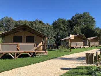 Mietunterkunft - Zeltbungalow Bali Premium - 2 Schlafzimmer - 32M² - Camping Ushuaïa Villages Le Bois Coquet