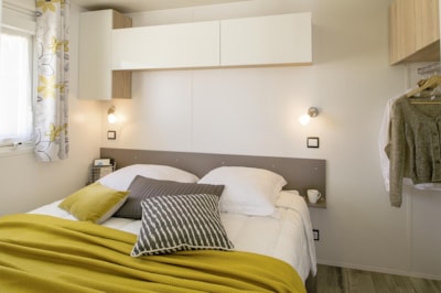 Premium 4-seater mobile home · 2 TV bedrooms · Semi-covered wooden terrace · 29m² — 5